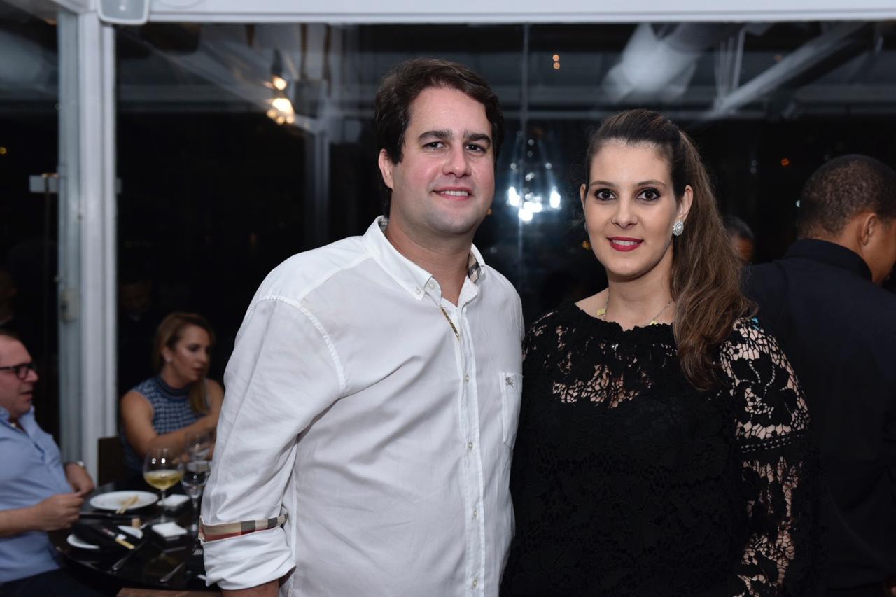  Diego Ribeiro e Renata Barreto de Araújo           